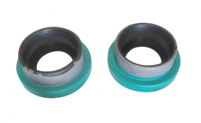 Set of Two Dana 44 Front Inner Axle Seals for 1971-75' Pickup & Travelall and 74-80' Scout II, Terra