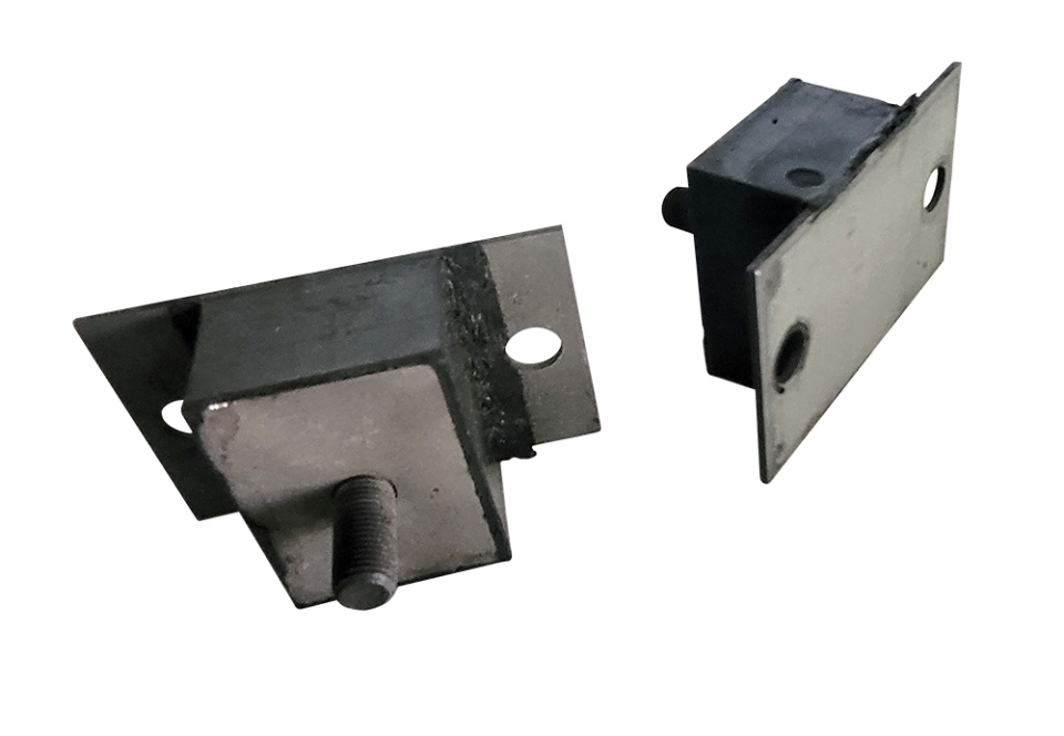 IH Parts America: Transmission Mount Kit for 1961-71 Scout