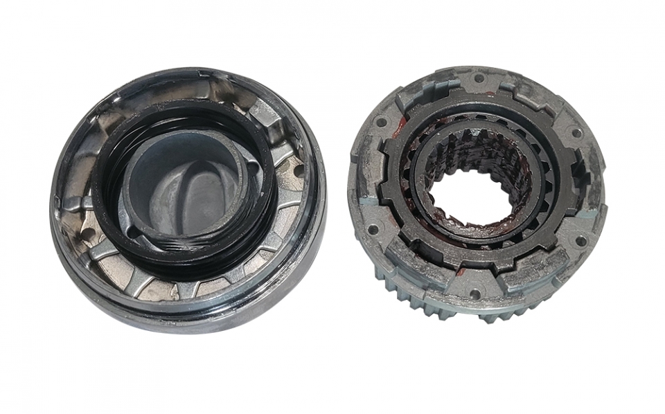 IH Parts America: Warn Premium Locking Hub Set for 1968-75' 1/2